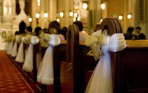 Church-Wedding-Decoration-13