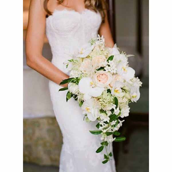 Southern-Blooms-by-Pats-Floral-Designs-Jen-Fariello-Cascade-Bouquet